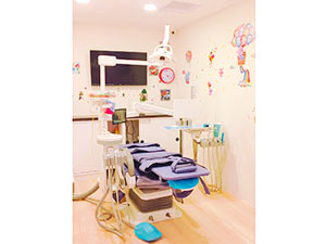 台南新化兒童牙醫診所推薦、兒童塗氟、臼齒窩溝封填